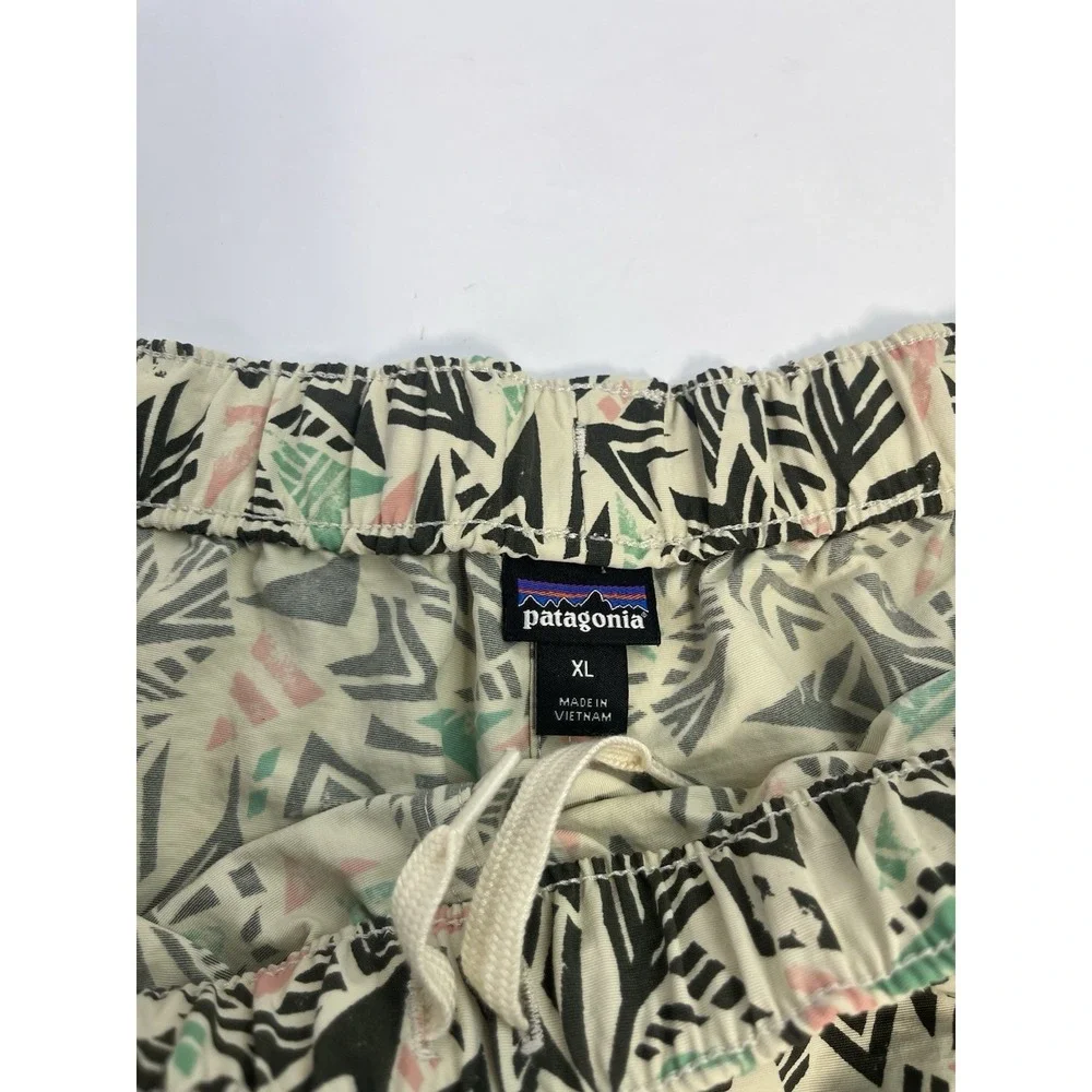 Patagonia Barely Baggies Shorts Womens Size XL Geometric Print Travel Summer